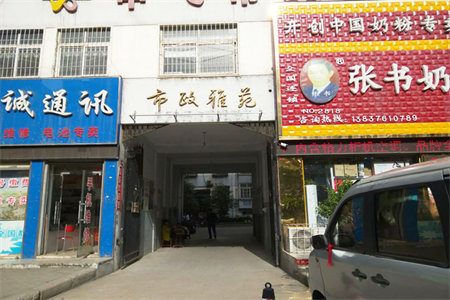 保利B区小高层精装修证满2年送车位储藏室采光刺眼看房方便.